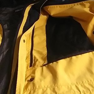 mamot foretex canary yellow jacket. mediym size.
